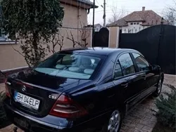 Albastru Utilizat 2003 Mercedes C200 Classic Berlinǎ | 1.850 EUR