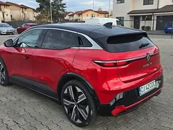Culoarerosu Utilizat 2023 Renault Mégane Iconic Hatchback | 27.400 EUR
