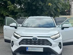 Culoarealb Utilizat 2024 Toyota RAV4 Hybrid SUV | 42.500 EUR (Puțin scump)
