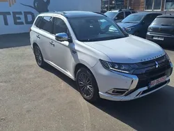 Alb Utilizat 2020 Mitsubishi Outlander P-HEV Top SUV | 22.700 EUR