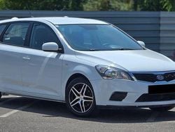 Alb Utilizat 2011 Kia Ceed Hatchback | 3.580 EUR (Preț bun)