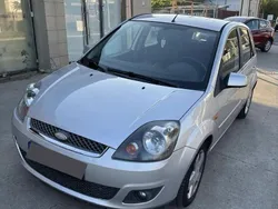 Culoareargint Utilizat 2007 Ford Fiesta Ghia Hatchback | 2.000 EUR (Preț OK)