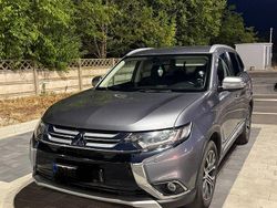 Gri Utilizat 2016 Mitsubishi Outlander SUV | 10.500 EUR (Preț OK)