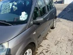 Utilizat 2005 Renault Scénic II Monovolum | 1.400 EUR
