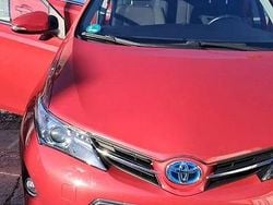 Culoarerosu Utilizat 2013 Toyota Auris Hybrid Hatchback | 11.999 EUR (Preț OK)