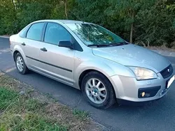 Argintiu Utilizat 2005 Ford Focus Berlinǎ | 2.300 EUR (Puțin scump)