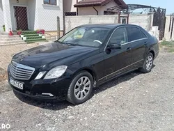 Negru Utilizat 2009 Mercedes E220 Berlinǎ | 5.500 EUR