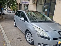 Argintiu Utilizat 2013 Peugeot 5008 Monovolum | 2.900 EUR (Super Preț)