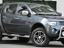Gri Utilizat 2010 Mitsubishi L200 Intense Pickup | 10.999 EUR (Scump)