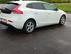 Culoarealb Utilizat 2014 Volvo V40 CC Momentum Break | 6.800 EUR (Preț bun)