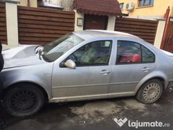 Gri Utilizat 2003 VW Bora Berlinǎ | 1.400 EUR