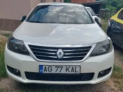 Alb Utilizat 2013 Renault Latitude Berlinǎ | 5.500 EUR