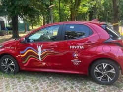 Culoarerosu Nouă 2025 Toyota Yaris Hybrid Business Edition | 20.200 EUR (Preț bun)