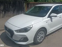 Alb Utilizat 2019 Hyundai i30 Classic Hatchback | 9.990 EUR (Preț bun)
