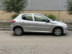Argintiu Utilizat 2012 Peugeot 206+ Hatchback | 1.200 EUR