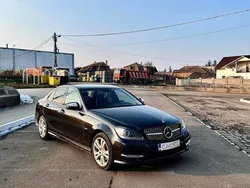 Utilizat 2009 Mercedes 220 Berlinǎ | 9.400 EUR