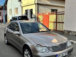 Culoareargint Utilizat 2006 Mercedes C200 Avantgarde Berlinǎ | 2.750 EUR (Preț bun)