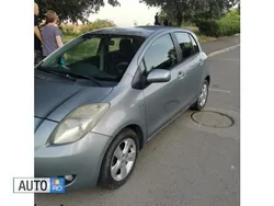 Gri Utilizat 2007 Toyota Yaris Hatchback | 2.000 EUR (Preț bun)