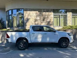 Alb Utilizat 2024 Toyota HiLux Pickup | 42.000 EUR (Super Preț)