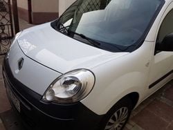 Alb Utilizat 2010 Renault Kangoo Monovolum | 3.200 EUR (Super Preț)