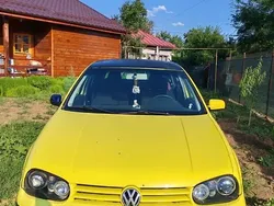 Galben Utilizat 2002 VW Golf IV Hatchback | 1.200 EUR
