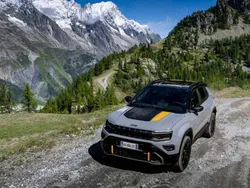 Gri Nouă 2025 Jeep Avenger North SUV | 37.823 EUR