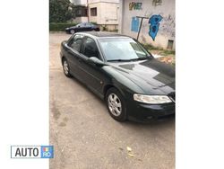 Verde Utilizat 2001 Opel Vectra Berlinǎ | 2.000 EUR