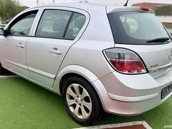 Utilizat 2010 Opel Astra Hatchback | 1.690 EUR (Super Preț)