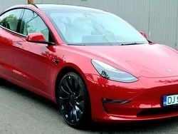 Culoarerosu Utilizat 2023 Tesla Model 3 Performance Berlinǎ | 37.950 EUR (Preț bun)