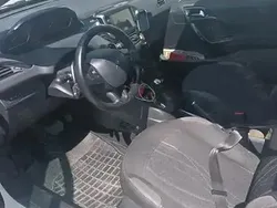 Alb Utilizat 2012 Peugeot 208 Hatchback | 3.600 EUR (Super Preț)