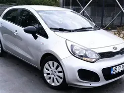 Argintiu Utilizat 2013 Kia Rio Berlinǎ | 3.990 EUR