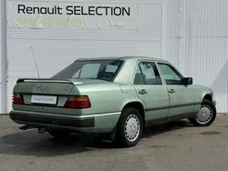 Verde Utilizat 1988 Mercedes 300 Berlinǎ | 11.000 EUR
