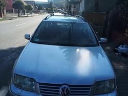 Argintiu Utilizat 2002 VW Bora Berlinǎ | 1.000 EUR (Preț bun)