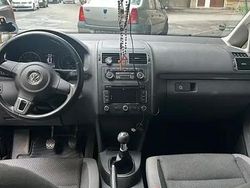 Negru Utilizat 2011 VW Touran Monovolum | 5.999 EUR