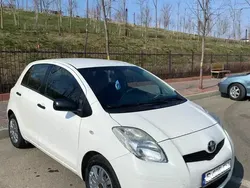 Alb Utilizat 2010 Toyota Yaris Hatchback | 3.500 EUR (Preț bun)