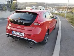 Rosu Utilizat 2015 Volvo V40 R-Design Break | 9.400 EUR (Puțin scump)