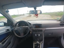 Albastru Utilizat 2004 Opel Astra Hatchback | 2.000 EUR (Preț OK)