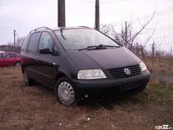 Negru Utilizat 2001 VW Sharan Monovolum | 1.699 EUR