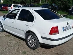 Alb Utilizat 2001 VW Bora Berlinǎ | 2.000 EUR