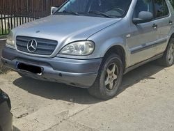 Gri Utilizat 2001 Mercedes ML320 SUV | 1.500 EUR