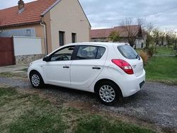 Alb Utilizat 2012 Hyundai i20 Hatchback | 2.950 EUR (Preț bun)