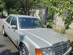 Argintiu Utilizat 1990 Mercedes E230 Berlinǎ | 6.300 EUR