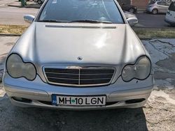 Argintiu Utilizat 2003 Mercedes C220 Break | 1.500 EUR