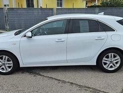 Culoarealb Utilizat 2019 Kia Ceed Edition 7 Hatchback | 13.000 EUR (Scump)