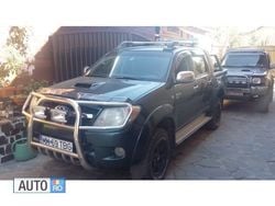 Verde Utilizat 2010 Toyota HiLux Pickup | 15.200 EUR (Puțin scump)