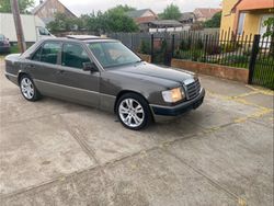 Utilizat 1993 Mercedes E250 Berlinǎ | 2.650 EUR
