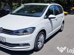 Alb Utilizat 2017 VW Touran Monovolum | 11.750 EUR (Preț bun)