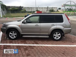 Auriu Utilizat 2004 Nissan X-Trail SUV | 2.150 EUR