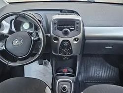 Rosu Utilizat 2015 Toyota Aygo Hatchback | 8.500 EUR