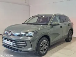 Verde Utilizat 2025 VW Tiguan Elegance SUV | 48.500 EUR
